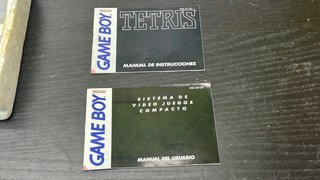 Nintendo Game Boy clásica en caja