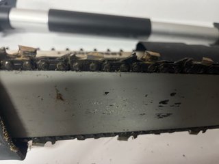 Motosierra gasolina, hacha y cortasetos