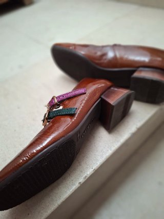 Zapatos de pulsera mujer marrón y morado