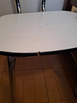 Silla de comedor blanca y plateada