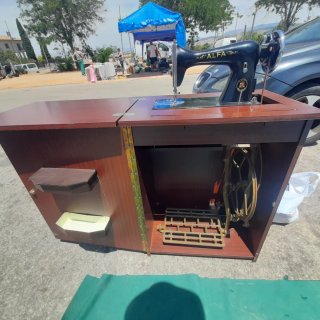 Máquina de coser Alfa antigua