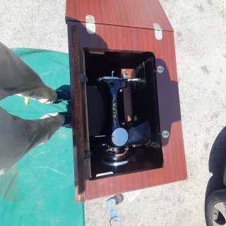 Máquina de coser Alfa antigua