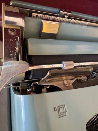 Máquina de escribir Olivetti Studio 44