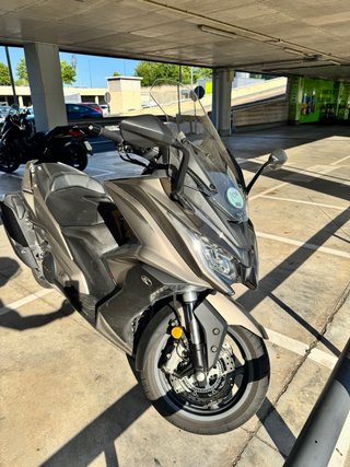 Kymco AK550 Maxi Scooter Negra/Gris