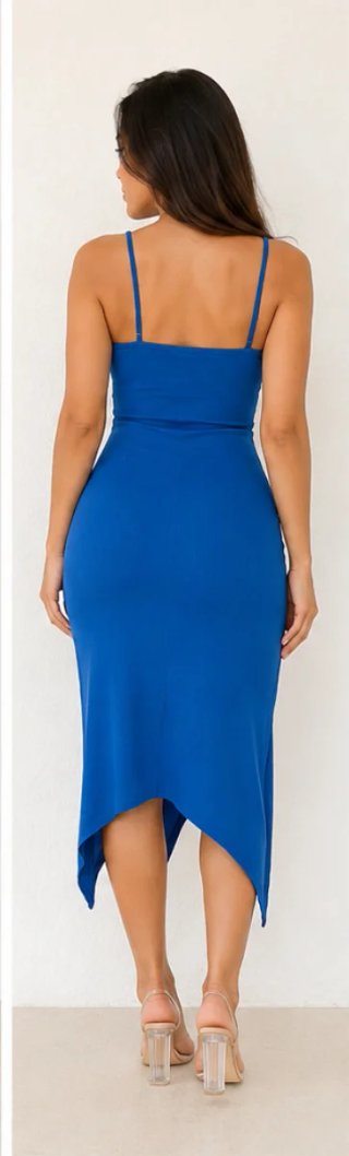 Vestido azul de tirantes con abertura