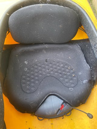 Kayak de mar y travesía amarillo con accesorios