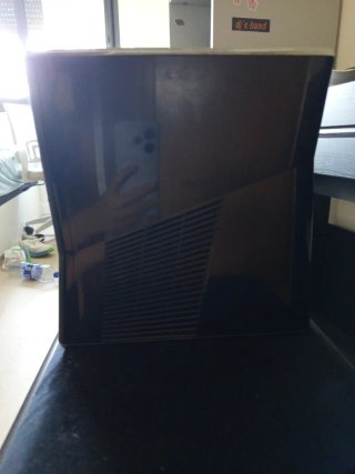 Xbox 360 Slim Negra con Mando y Cables