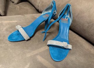 Sandalias azules con pedrería T.39