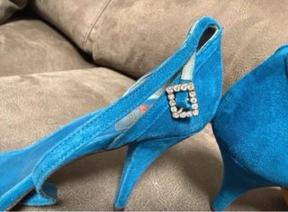 Sandalias azules con pedrería T.39