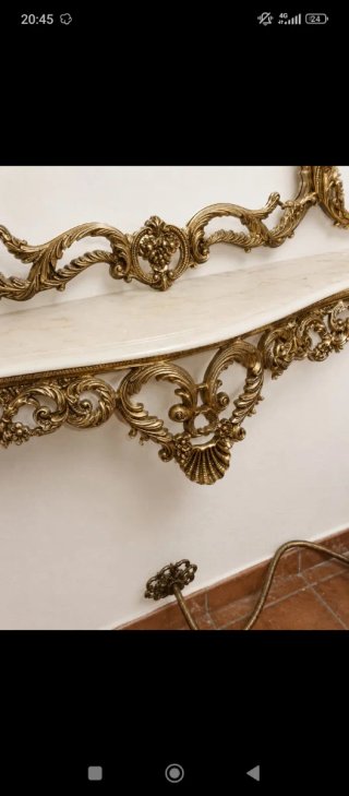 Consola Antigua con Espejo Tríptico