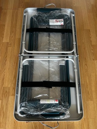 Mesa plegable con 4 sillas