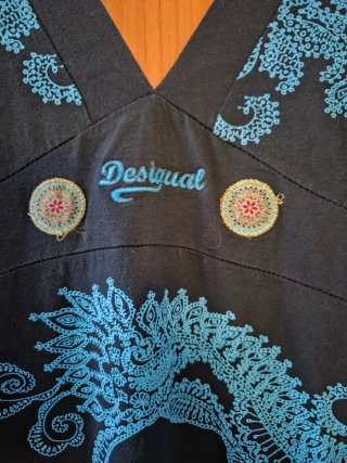 Vestiti estivi blu e multicolore