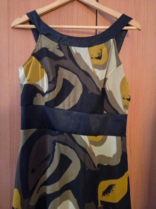 Vestiti estivi blu e multicolore