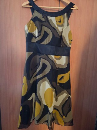 Vestiti estivi blu e multicolore
