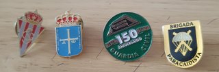 Lote de 4 pines/insignias coleccionables