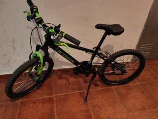 Bicicleta Infantil Btwin Negra y Verde