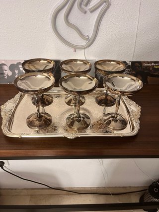 Bandeja y 6 copas bañadas en plata