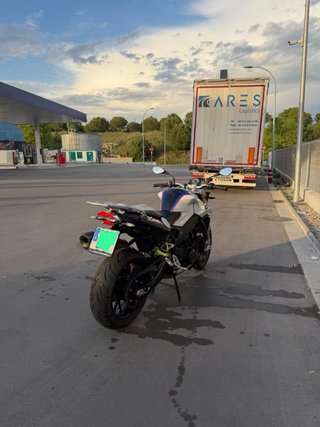 BMW F800R Blanca y Azul