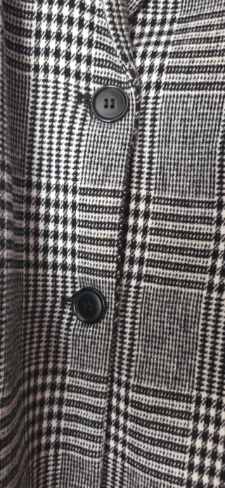 Abrigo de cuadros gris y negro