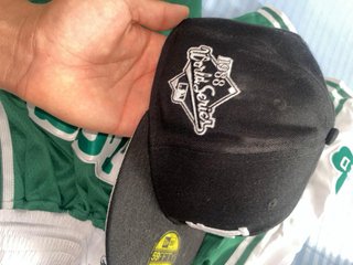 Gorra New Era LA, Talla 7, Color Negro.