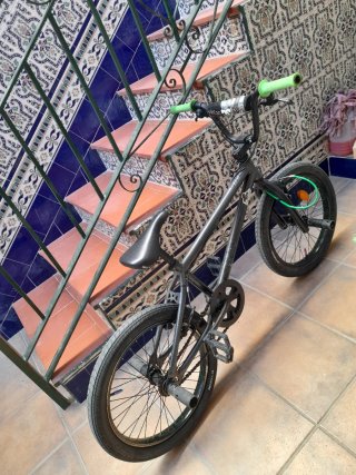 Bmx Negra con Detalles Verdes