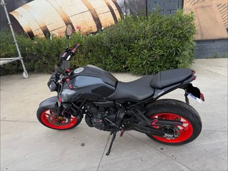 Yamaha MT-07 2021 Negra y Roja