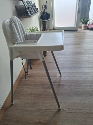 Trona Ikea con cojín