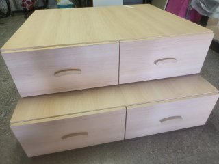 Cajonera de madera y plástico