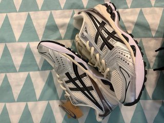 Asics Gel-Kayano 14 Plata/Negro
