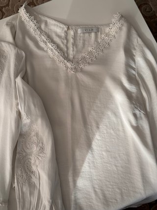 Lote 2 blusas blancas Vila y Zara T.S manga 3/4