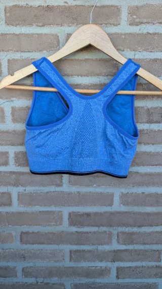 Top deportivo azul con cremallera frontal