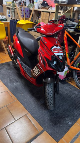 Carcasas Yamaha Jog RR Rojas y Negras