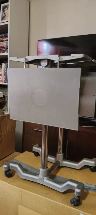 Se regala Mesa antigua de máquina de escribir