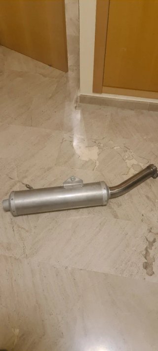 Tubo de escape Yamaha R6 YZF Solo usado para ITV