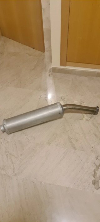 Tubo de escape Yamaha R6 YZF Solo usado para ITV
