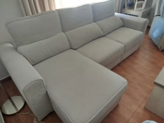 Sofá chaise longue beige convertible en cama