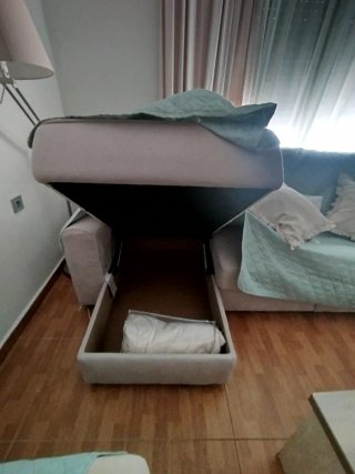 Sofá chaise longue beige convertible en cama