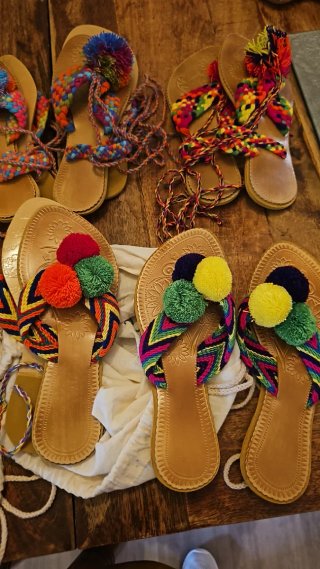 Sandalias tejidas nuevas multicolor