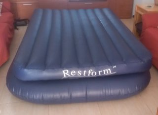 Colchón inflable Restform matrimonial ,y otro 95cm