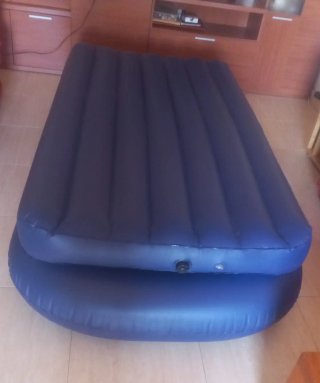 Colchón inflable Restform matrimonial ,y otro 95cm