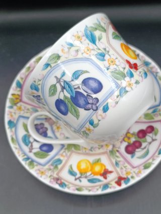 Taza desayuno porcelana inglesa Roy Kirkham