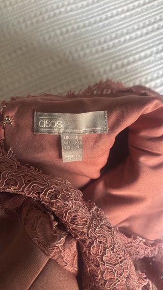 Vestido de fiesta rosa con encaje