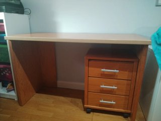 Mesa de estudio de madera maciza