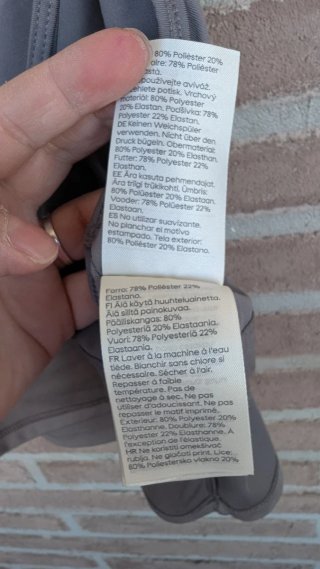 Top corto gris de tirantes