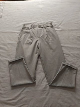 Pantalón gris Talla M