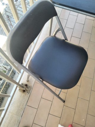 Tavolo pieghevole con 4 sedie imbottite