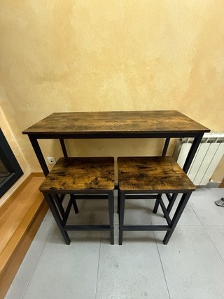 Mesa alta cocina con 2 taburetes