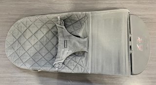 Hamaca bebe BabyBjörn gris