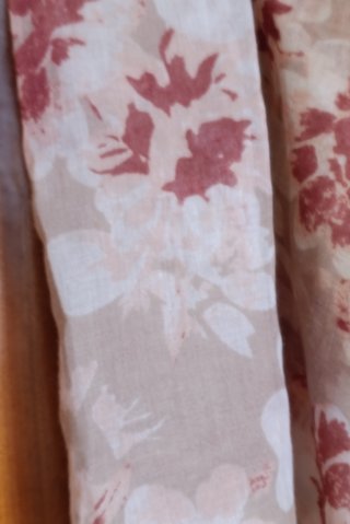 Maxi fular pañuelo Cortefiel floral burdeos Bueno
