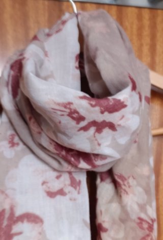Maxi fular pañuelo Cortefiel floral burdeos Bueno